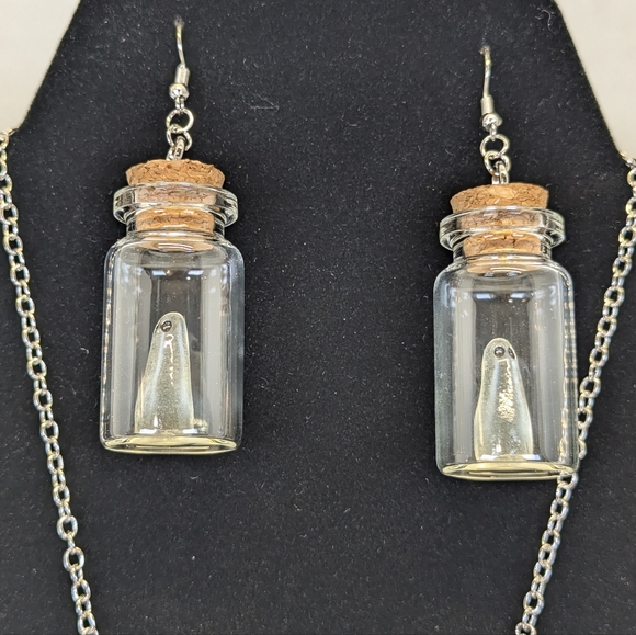 🎃 Ghost in a Bottle Glow in the Dark Necklace & Earrings Set Spooky Halloween - Picture 5 of 8